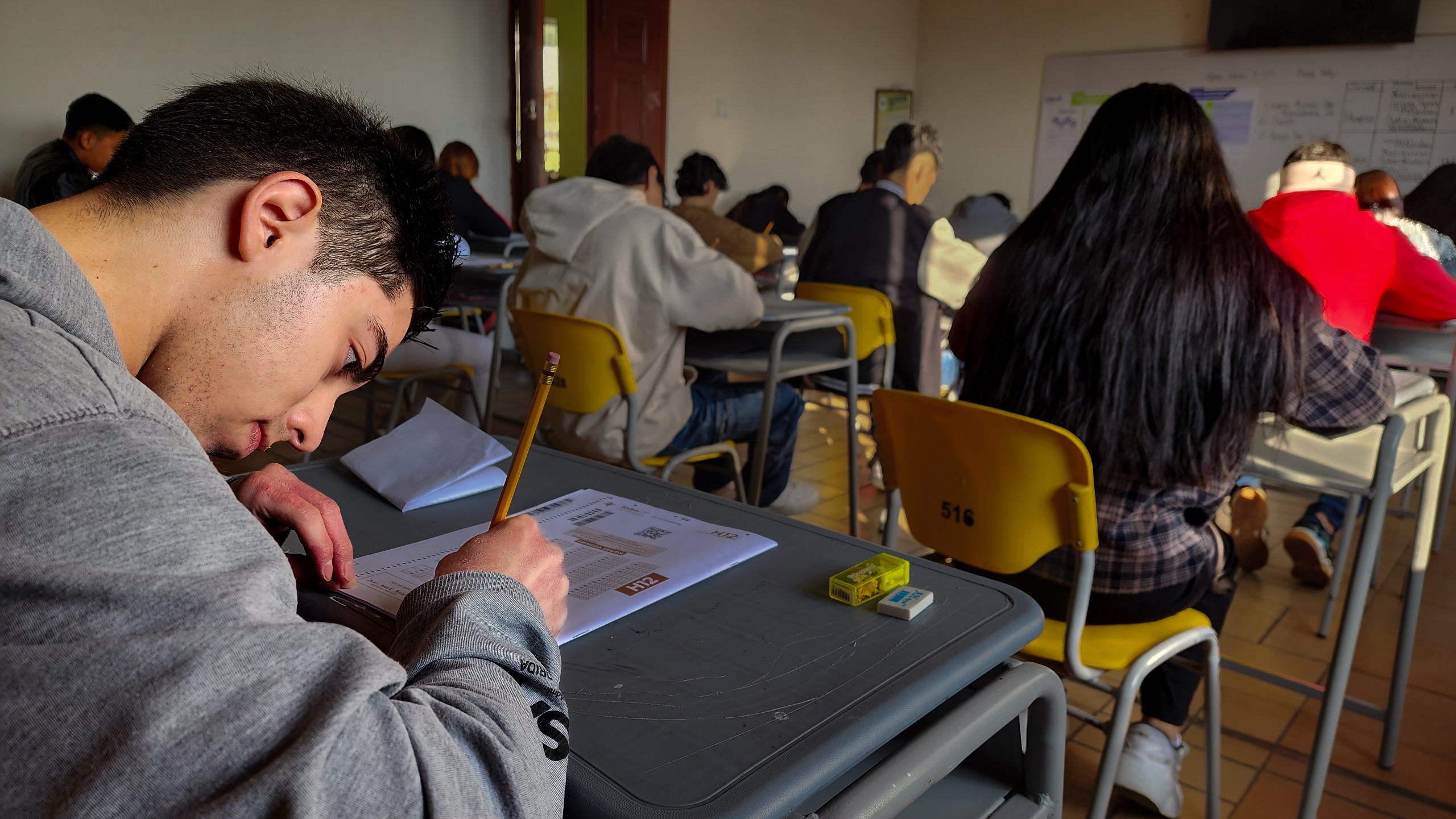 Más de 127 mil personas presentarán los primeros exámenes de Estado del año Bogotá, 4 de abril de 2025 - El Instituto Colombiano para la Evaluación de la Educación - Icfes citó a más de 127 mil estudiantes y ciudadanos inscritos a Saber 11 calendario B, Pre Saber y Validación del Bachillerato Académico, quienes presentarán sus pruebas este domingo 6 de abril.